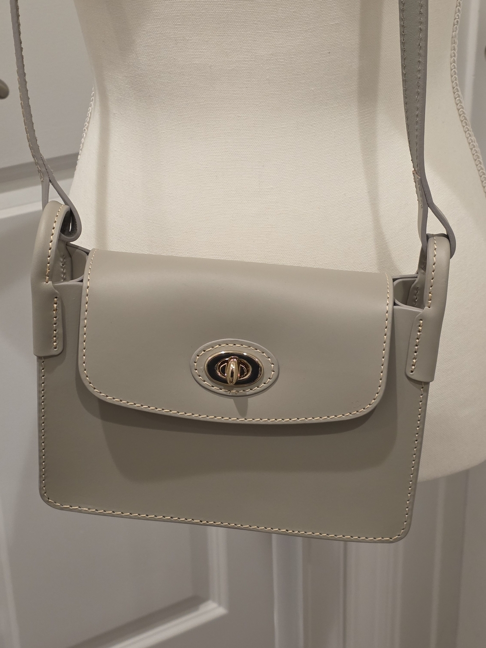 Dooney and Bourke Sweetie Leather Pinkie Bag